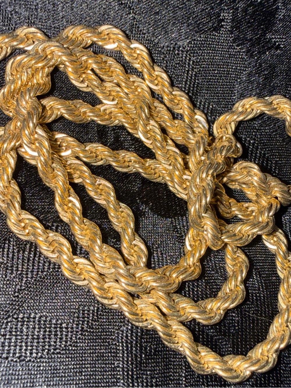 TRIFARI Signed Twisted Gold Tone Rope Chain Necklace 30” long vintage